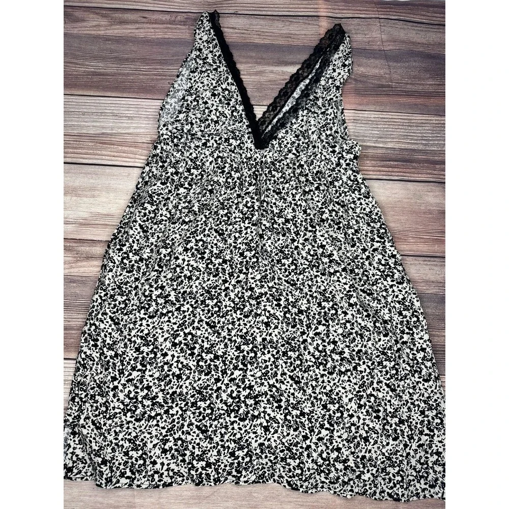 Zara V Neck‎ Sleeveless Dress With Lace Trim Size 7
